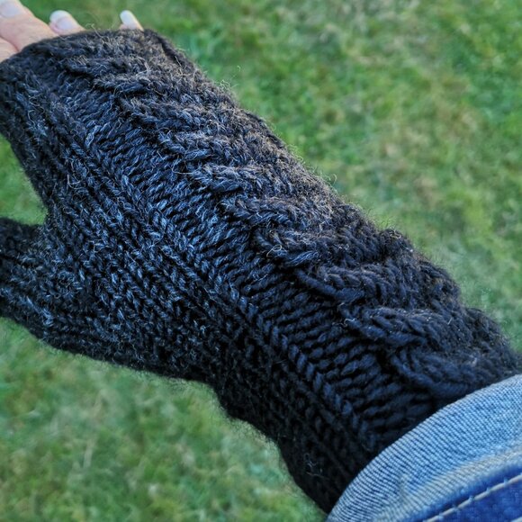 Black Gray HandKnit Seamless Wool Blend Gloves Mittens - Picture 3 of 9